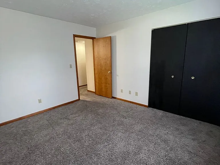 Lynn-Gail Apartments — Photo 24