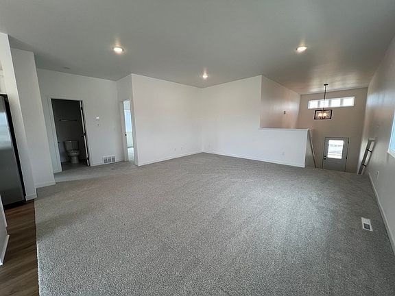 5th image of 3063 39th Ave S