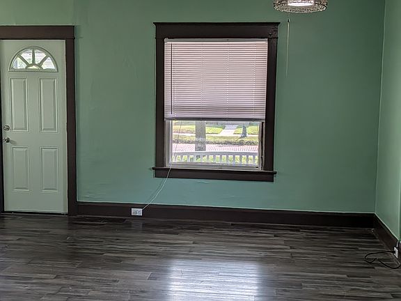 4th image of 526 Ogden Ave