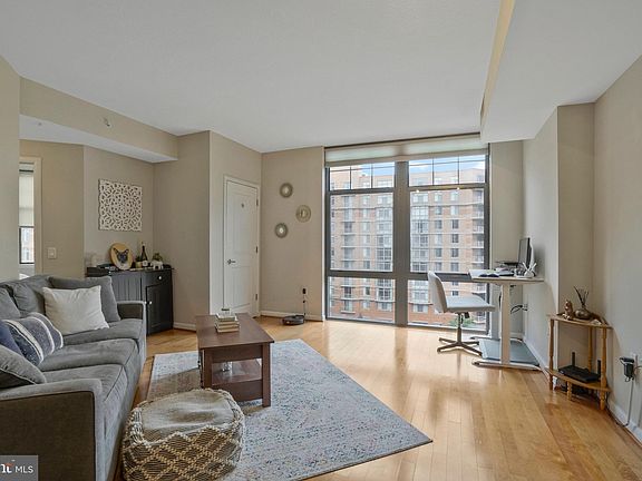 2nd image of 1021 N Garfield St APT 744