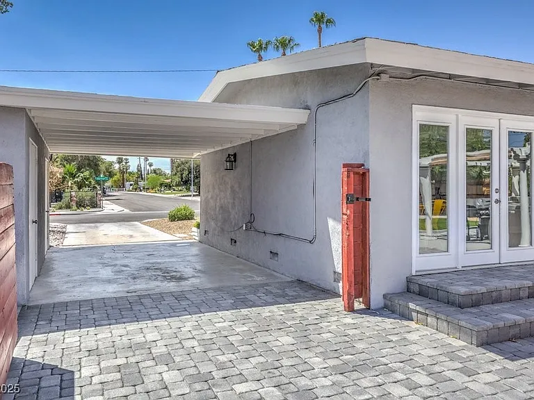 2400 Sherman Pl — Photo 36