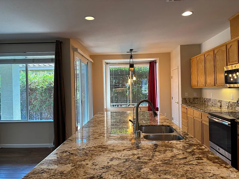 520 Arlington Dr — Photo 10