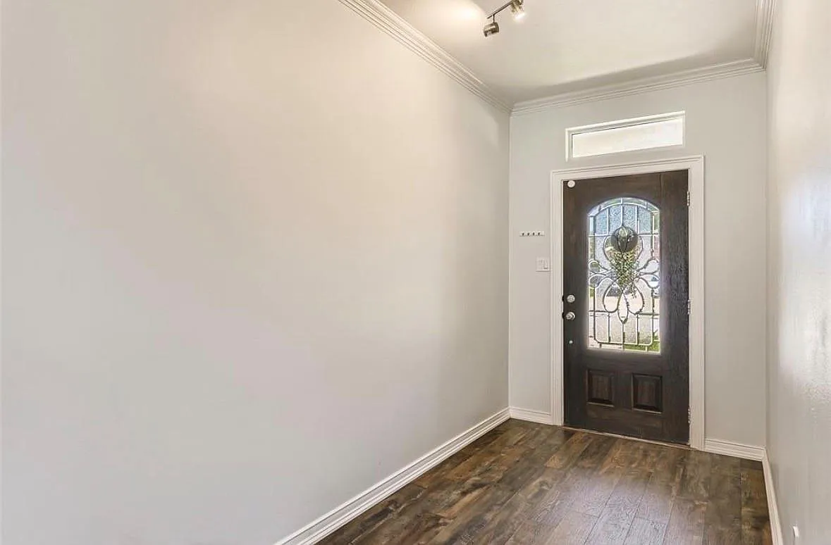 4 bed, 3.5 bath, 3297 sqft, $2,950 — Photo 2