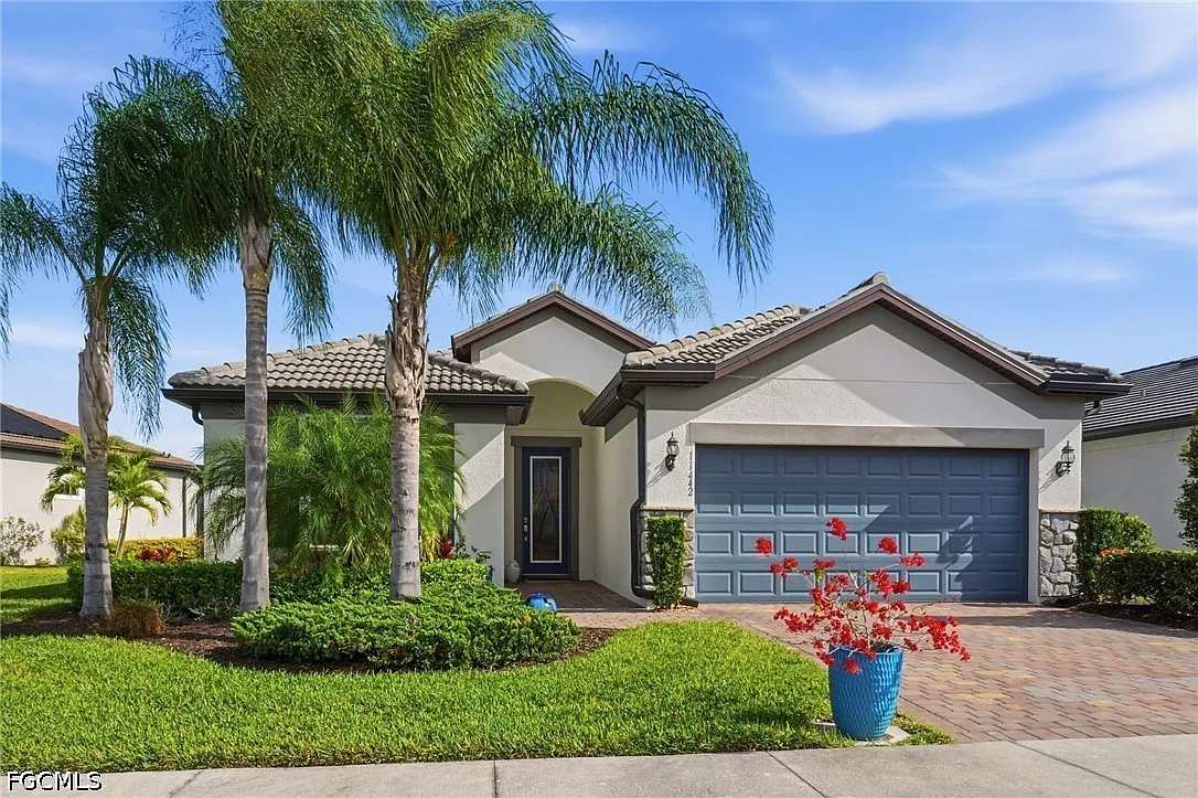 3 bed, 2.0 bath, 2010 sqft, $9,500 — Photo 1