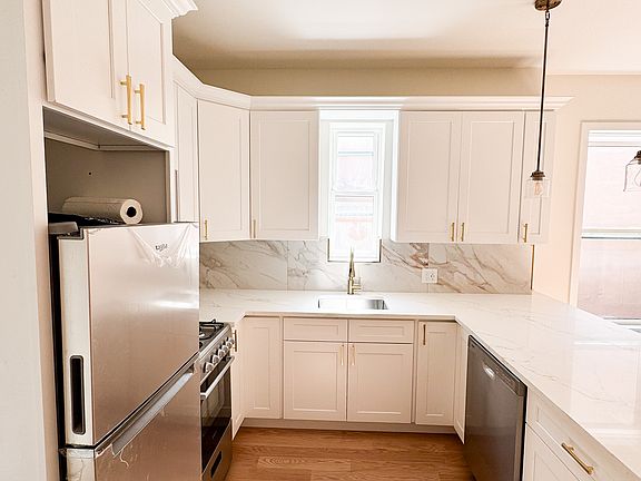 5th image of 18-31 Ditmars Blvd #3F