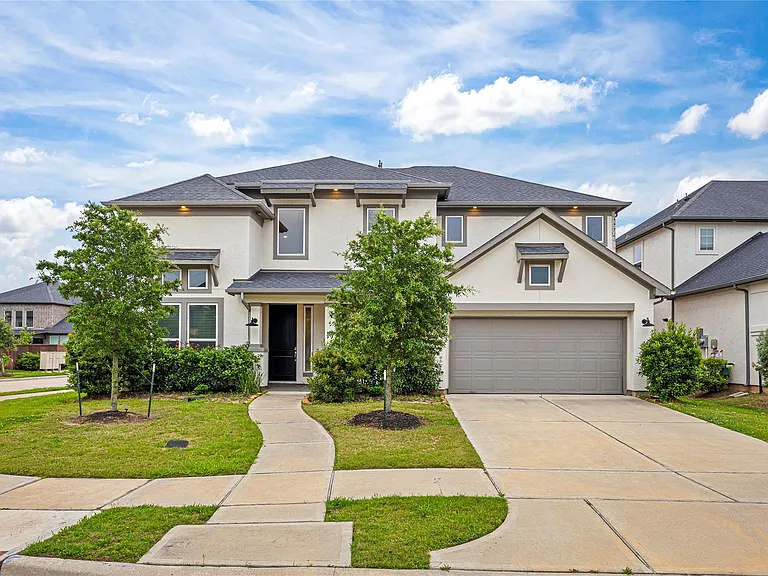 4627 Clear Creek Dr — Photo 1