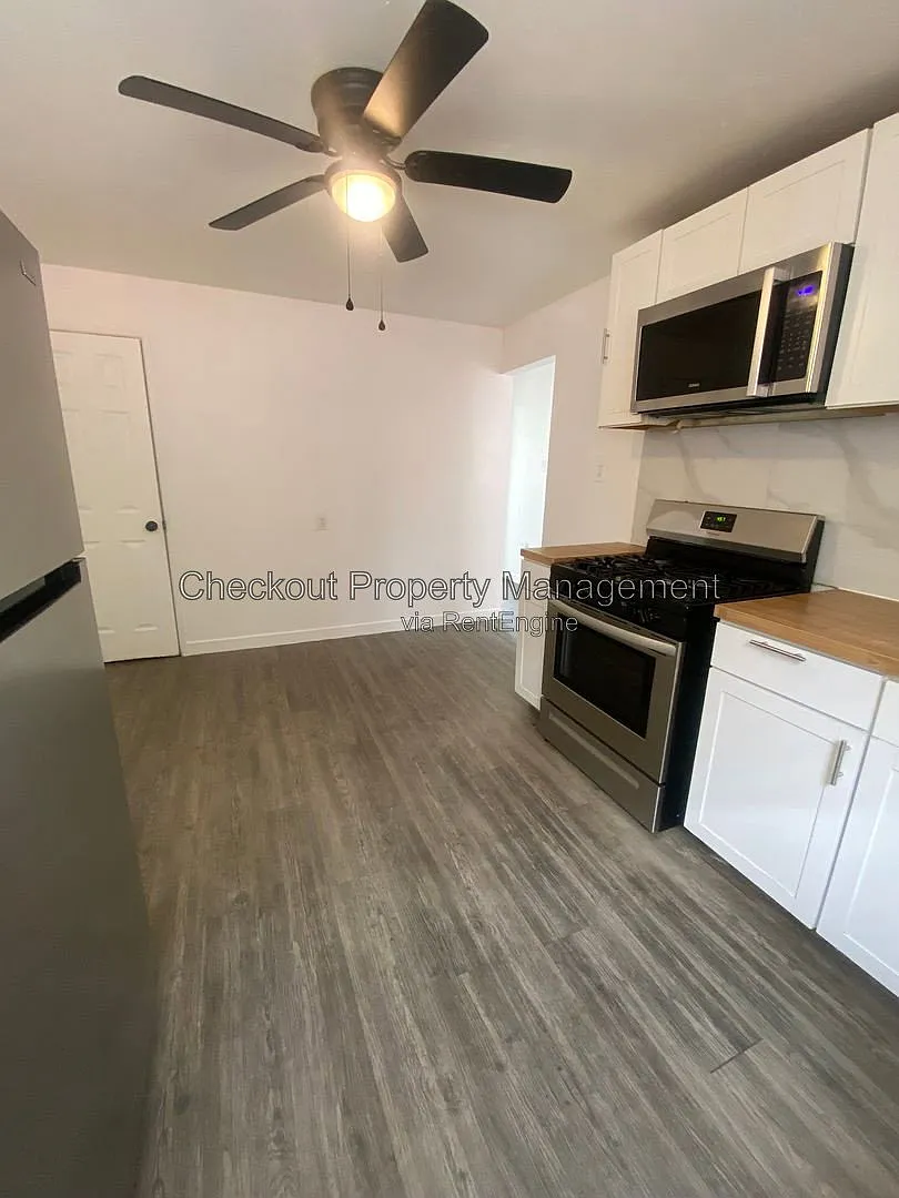 2 bed, 1.0 bath, 1000 sqft, $895 — Photo 1