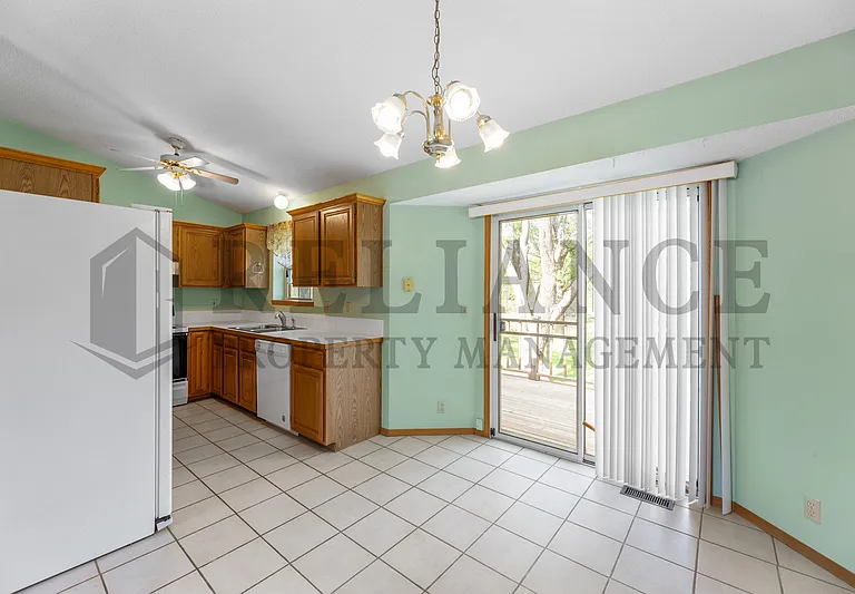 8502 W Westlawn Cir — Photo 11