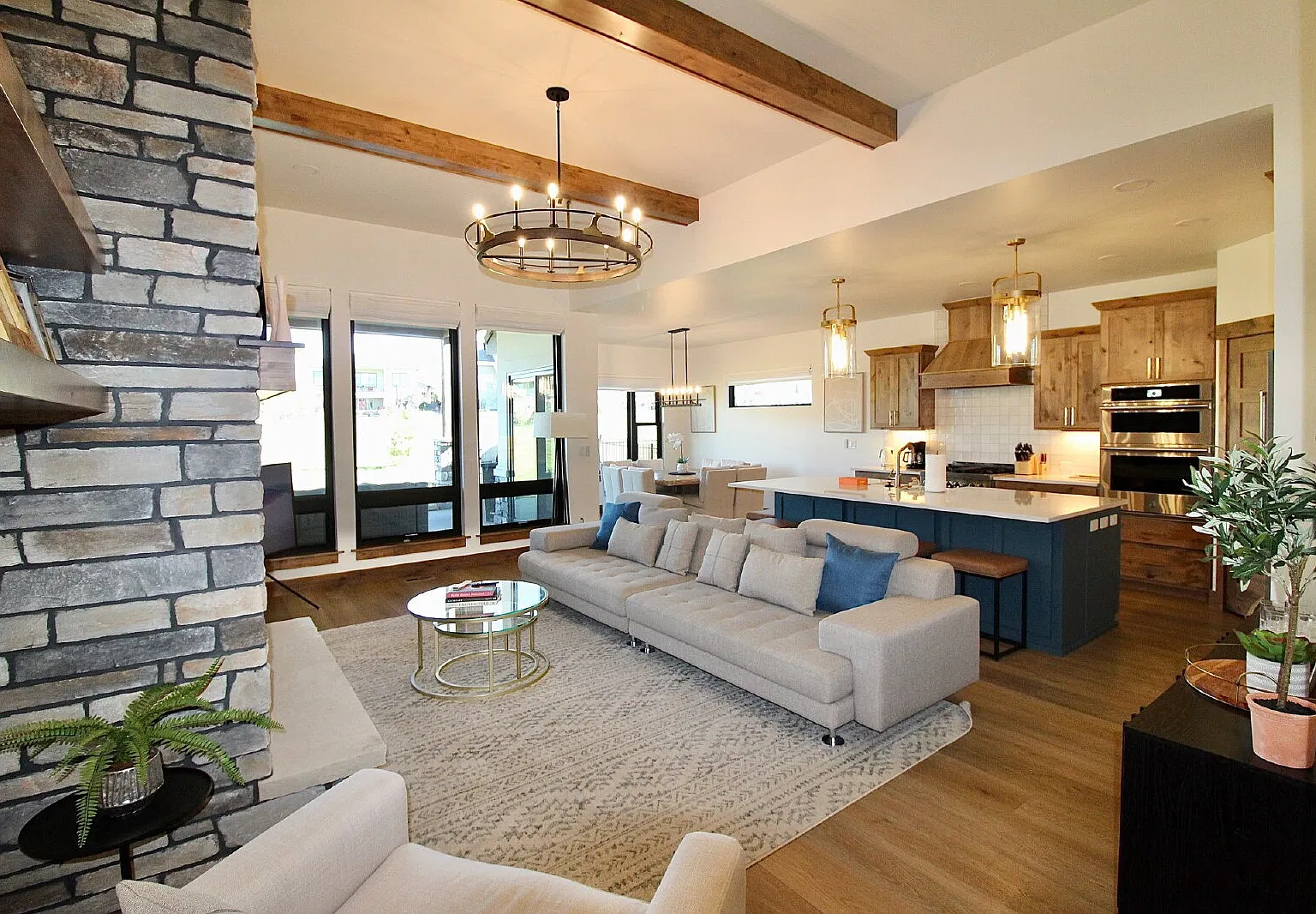 Furnished Luxury 4bd/4ba Home — Photo 4