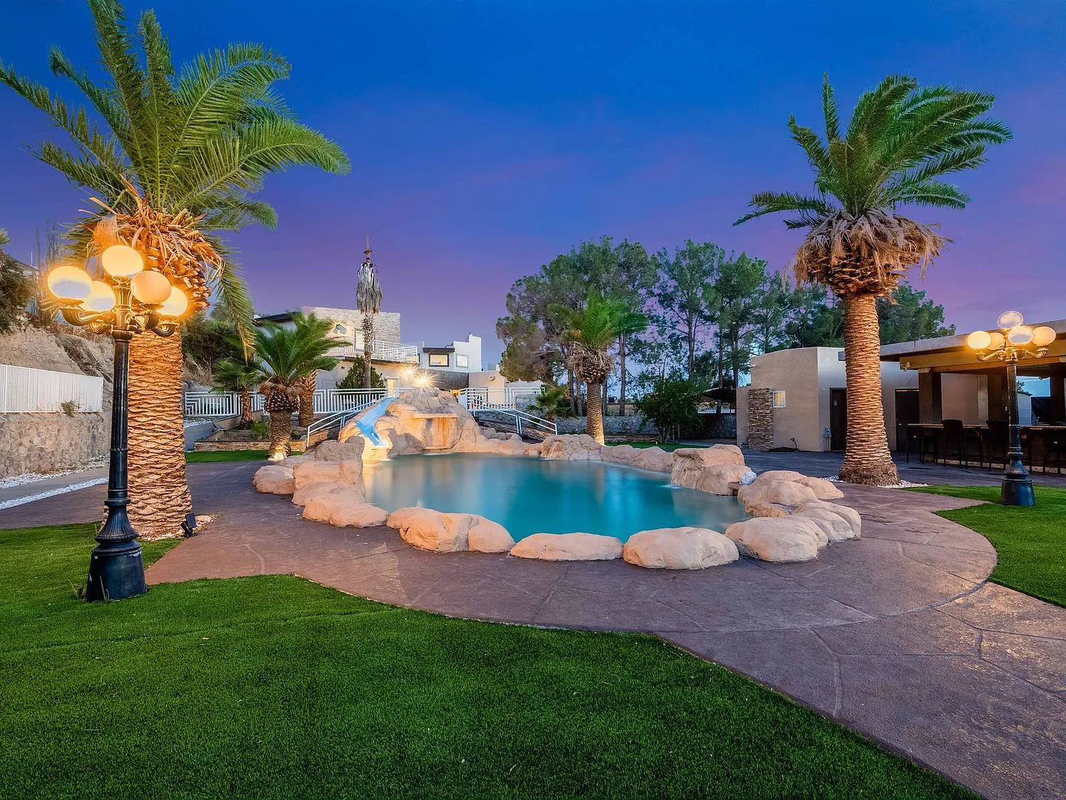 5 bed, 5351 sqft, $9,495 — Photo 4