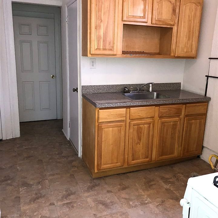 2nd image of 335 Garden St APT 12