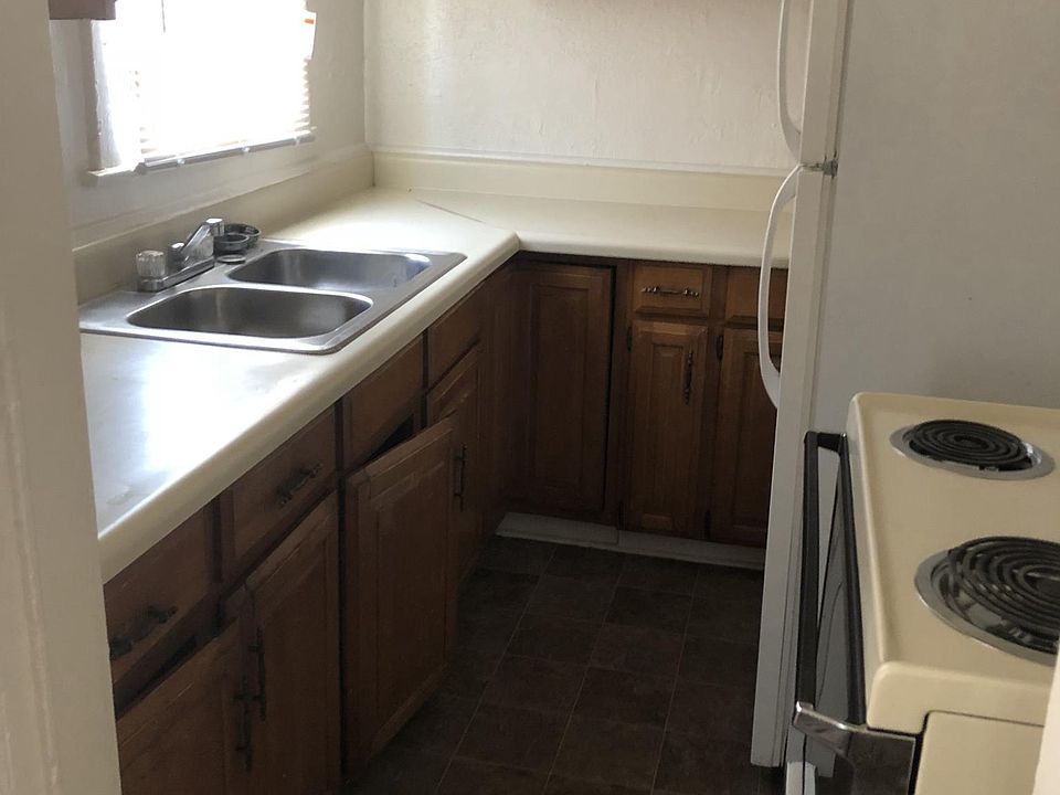 2nd image of 231 S 6th St