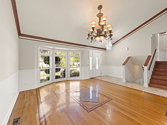 5th image of 601 Lincoln Ave