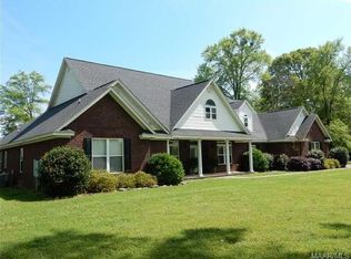 185 Lakewood Dr, Tallassee, AL 36078