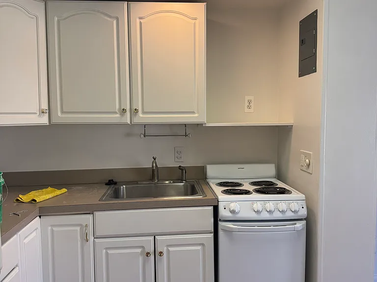 985 Northwood St #1 — Photo 3