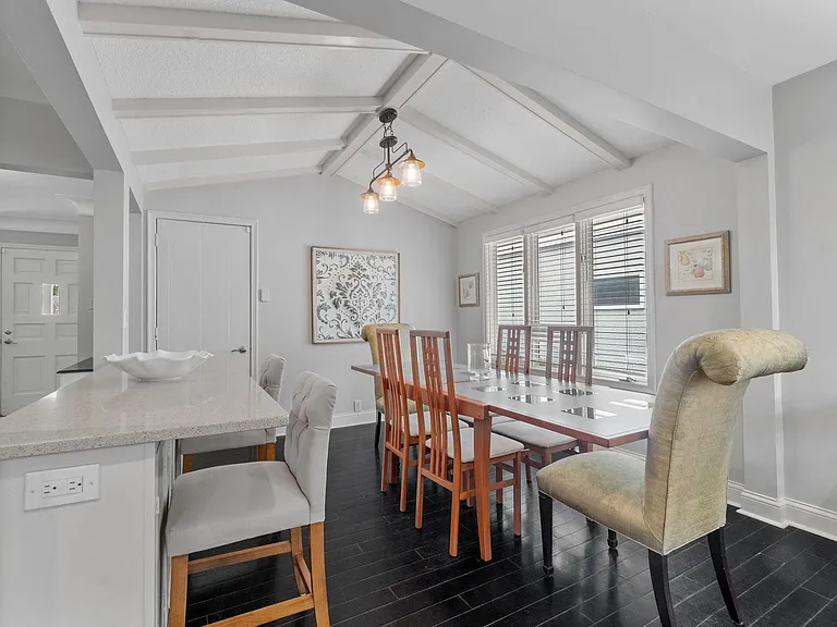 5036 Richmond Dr — Photo 7