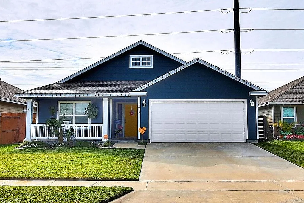 3 bed, 1824 sqft, $2,500 — Photo 1