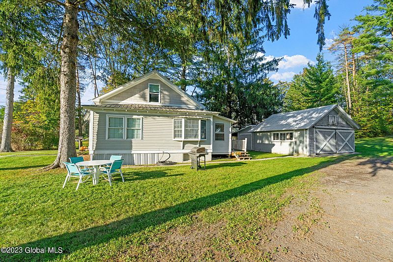 5th image of 14 E Quaker Street
