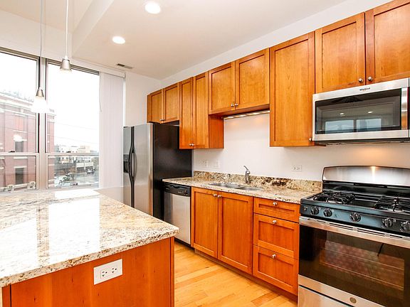 4th image of 1001 N Milwaukee Ave APT 302