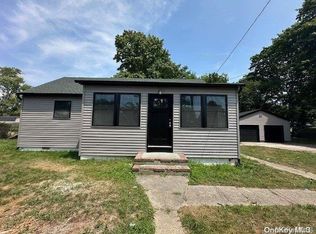 121 Orchid Dr, Mastic Beach, NY 11951
