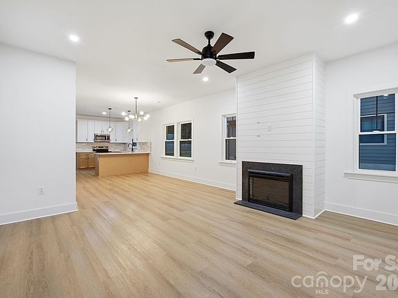 5th image of 1055 Wellman St