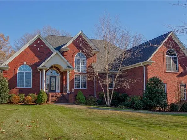 349 Spring Valley Dr, Cottontown, TN 37048