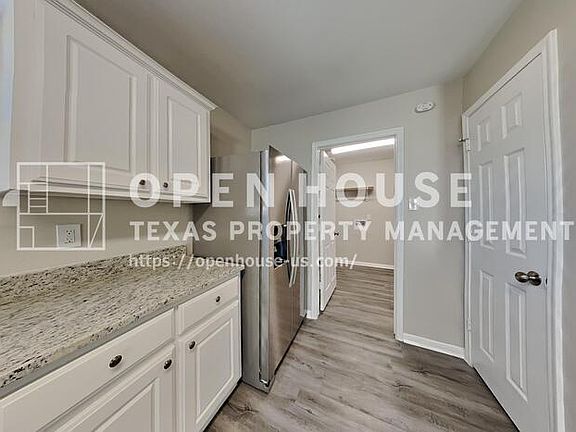 5th image of 7203 Towering Pine Ln