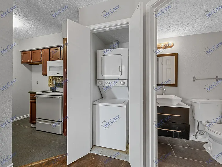 9520 Royal Ln #321 — Photo 15