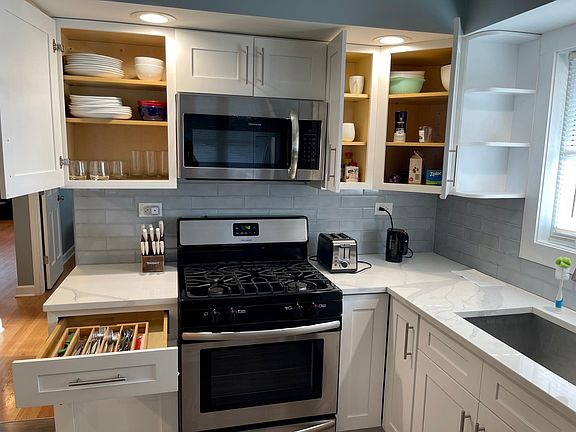5th image of 19 Wellington Ave APT 2