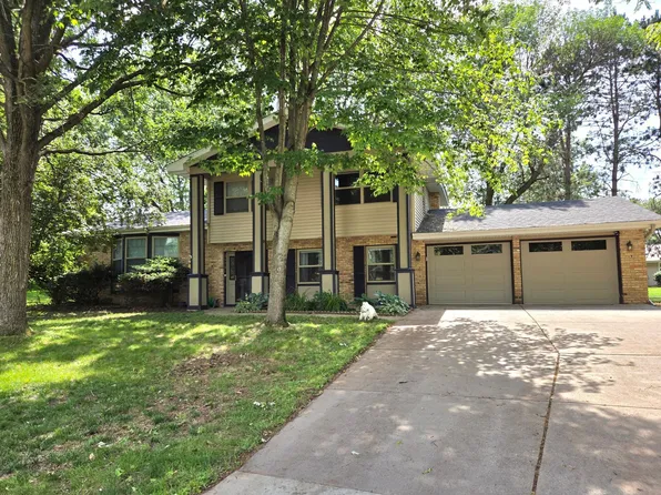 3973 Birch Knoll Dr, White Bear Township, MN 55110