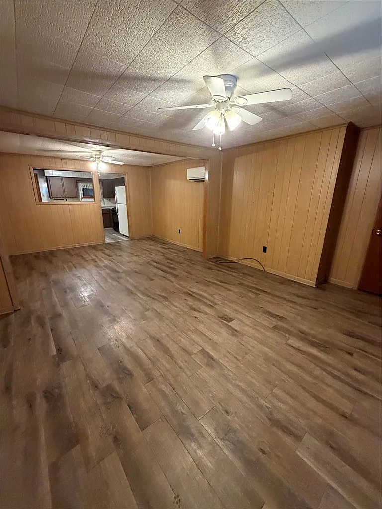3 bed, 1.5 bath, $1,200 — Photo 2