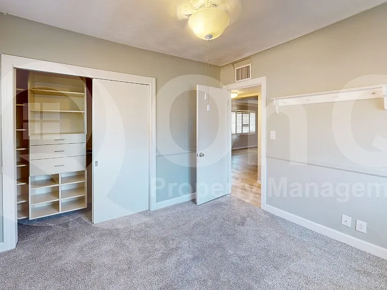 1305 E Water St — Photo 13