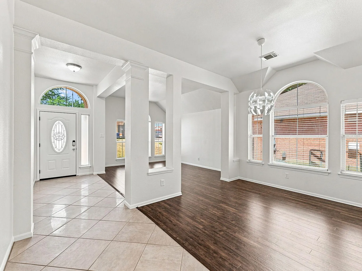 4 bed, 2.0 bath, 2576 sqft, $2,500 — Photo 4