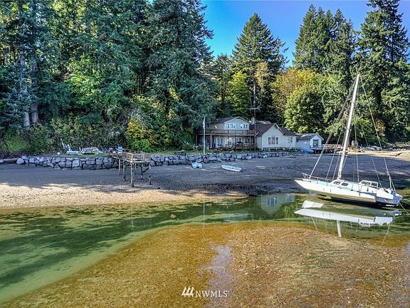 2nd image of 8628 Island View Dr NE