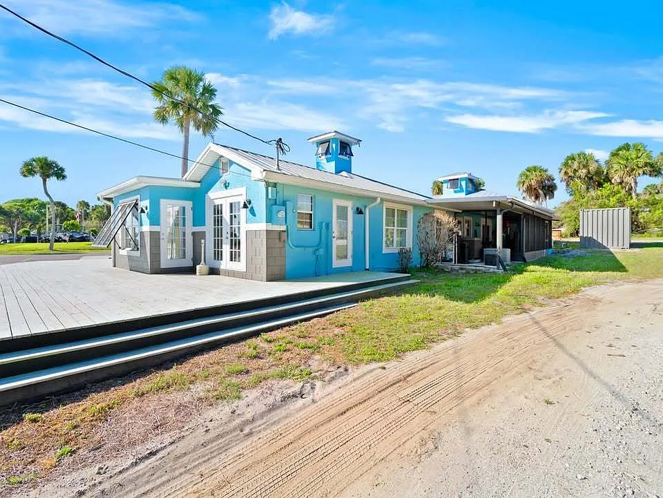 3 bed, 1.0 bath, 1140 sqft, $2,200 — Photo 2