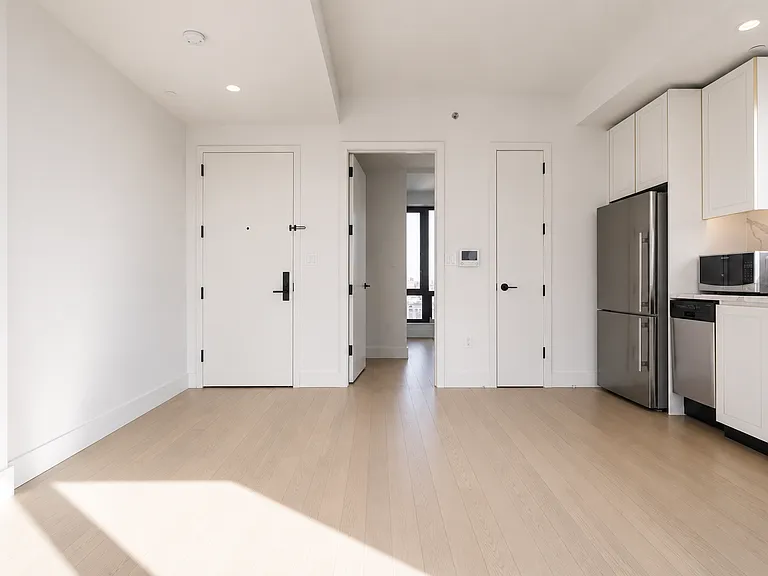 635 4th Ave #901 — Photo 3