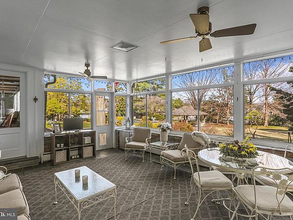 3rd image of 228 Clearview Rd