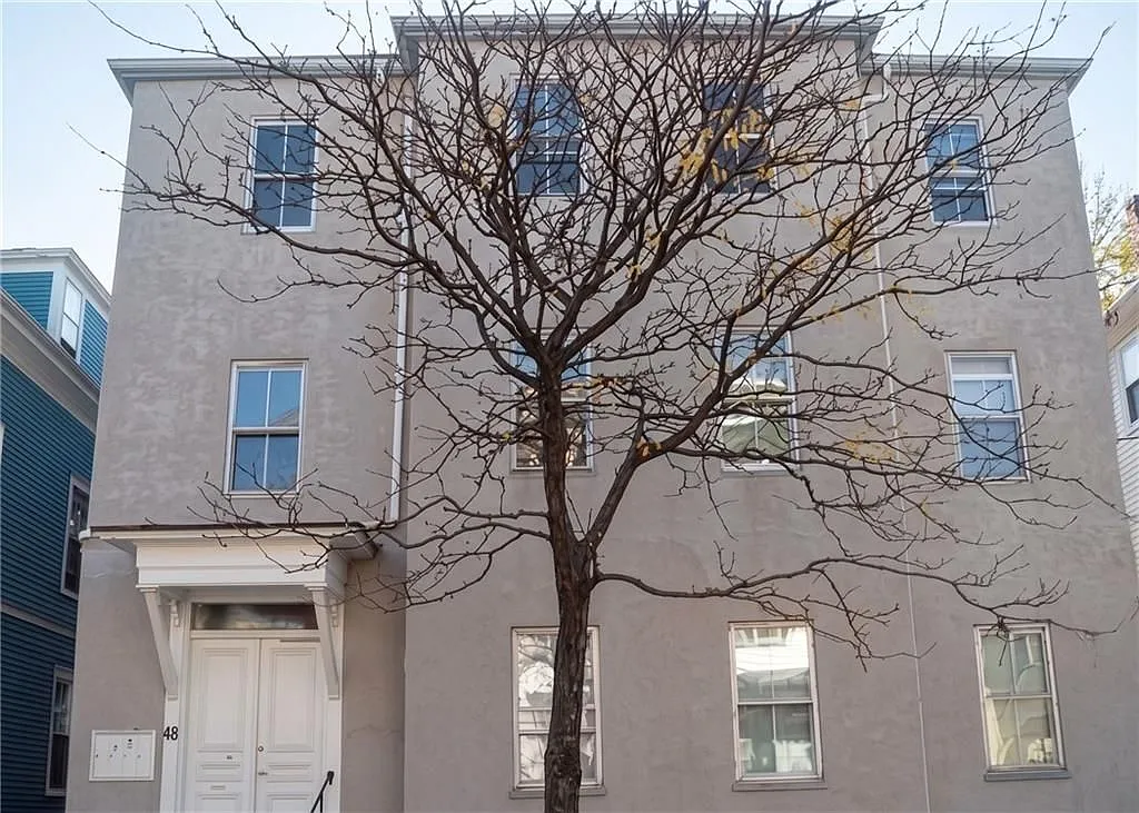 3 bed, 1.0 bath, 1700 sqft, $2,000 — Photo 1