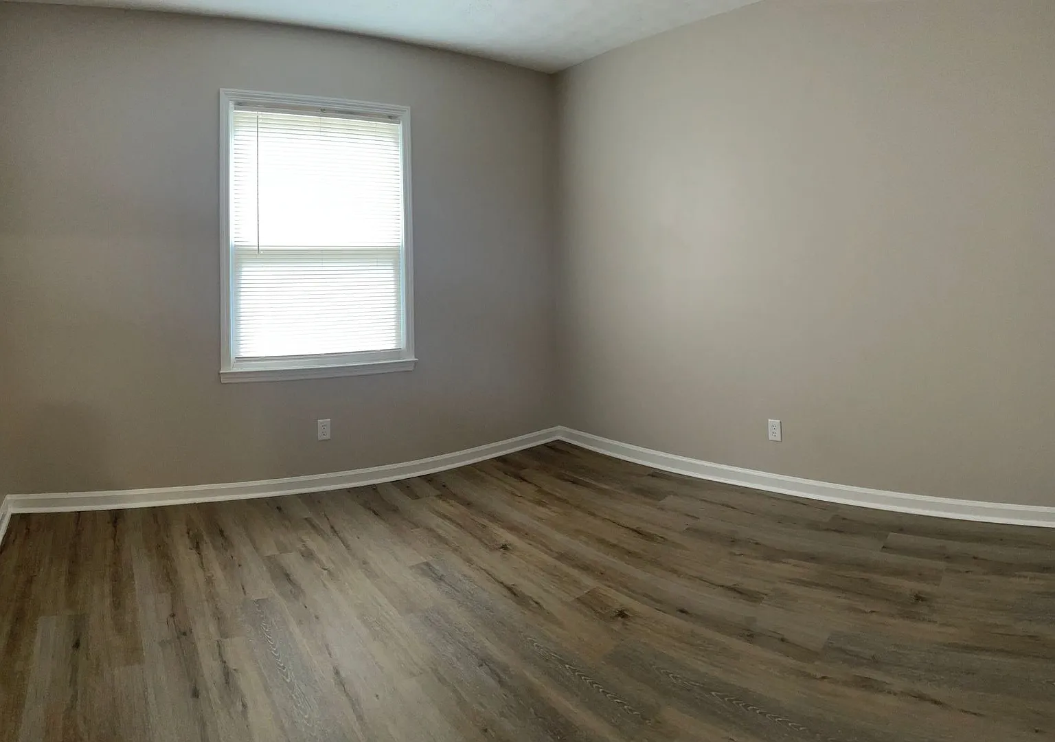 Chestnut Dr 3647 & 3649 - DUPLEX — Photo 4