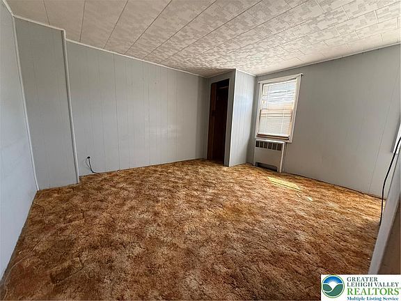4th image of 10 E Ruddle St