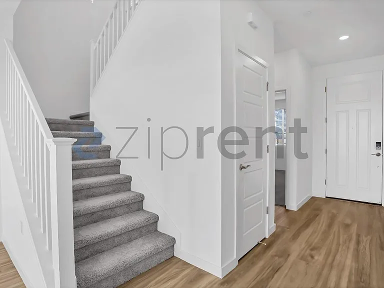 121 Dogwood Ct — Photo 6