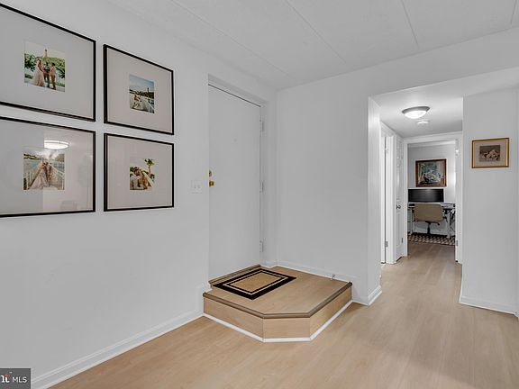 3rd image of 632 Newbridge Ct #5