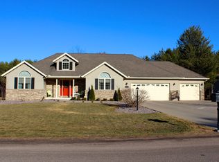 1950 Red Oak Dr, Plover, WI 54467