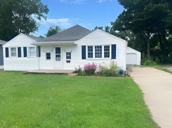 714 E Prairie Ronde St, Dowagiac, MI 49047