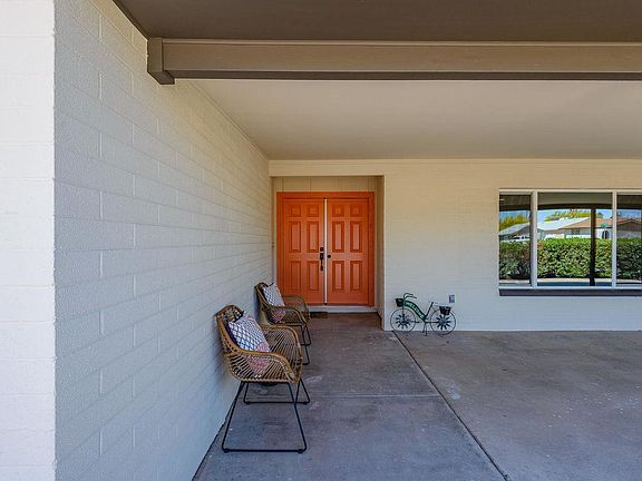 3rd image of 1507 E Fremont Dr