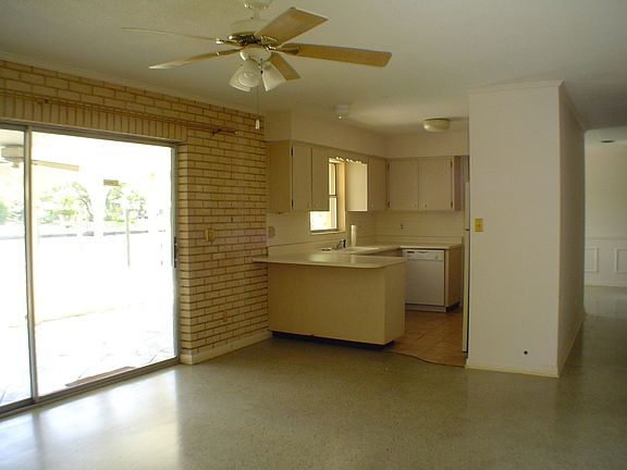 4th image of 3919 Fontainebleau Dr