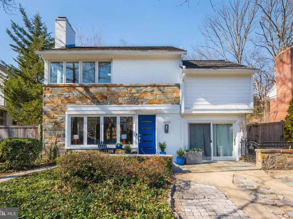 2904 Russell Rd, Alexandria, VA 22305