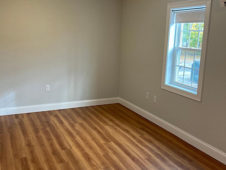 2nd image of 20 Fort St Ste 1