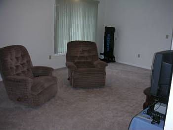 3rd image of 207 Woodland Ct