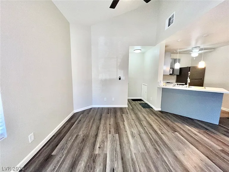 480 Elm Dr #206 — Photo 7